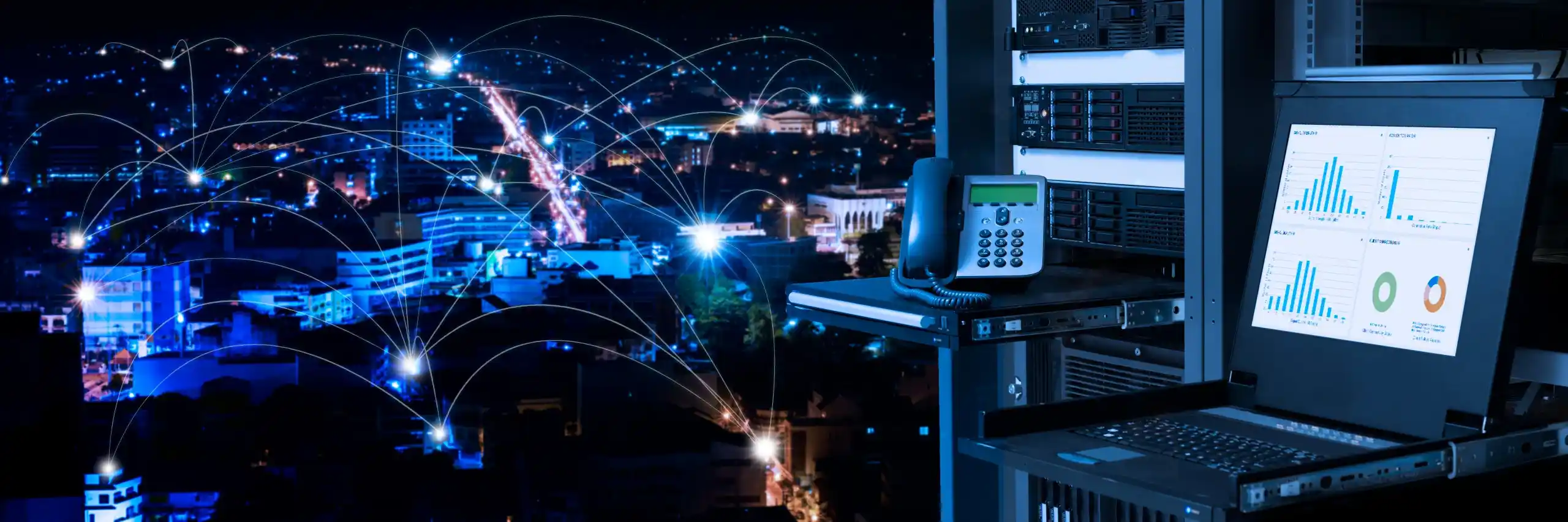 telephone et ecran serveur vue sur une ville avec des connexions visibles
