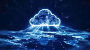 Un nuage envoyant des données par dessus un planisphère