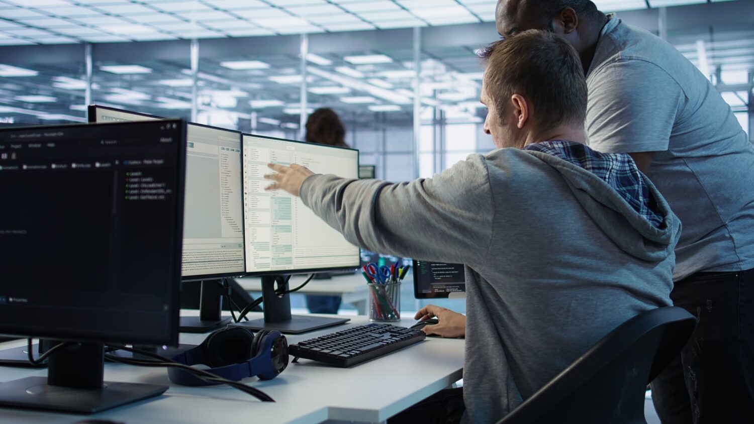 personnes devant leur ordinateur